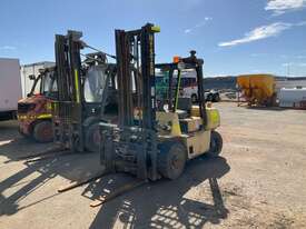 Hyster 2 Stage Forklift - picture1' - Click to enlarge