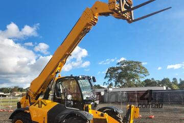 JCB Telehandler - Includes Forks & Bucket, Only 928 hours!