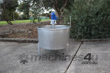 Stainless Steel Tank with Vertical Pump 560L