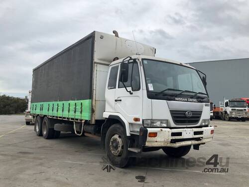 2007 Nissan UD PKA265 Curtainsider