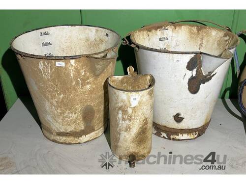 caption QTY OF ENAMEL COLLECTABLES