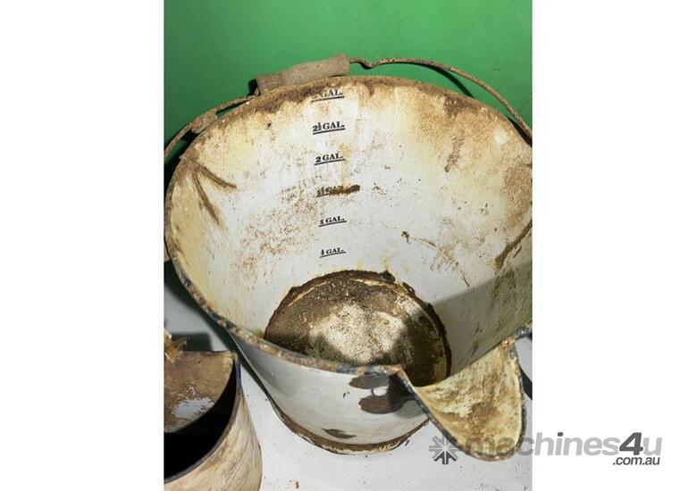 caption QTY OF ENAMEL COLLECTABLES
