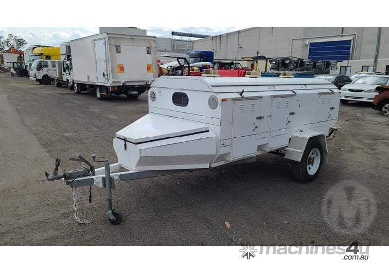 caption King Trek Dog Float
