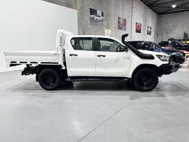 2021 Toyota Hilux SR Diesel - picture0' - Click to enlarge