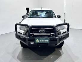 2021 Toyota Hilux SR Diesel - picture0' - Click to enlarge