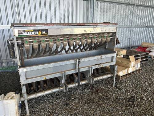 caption Seeder