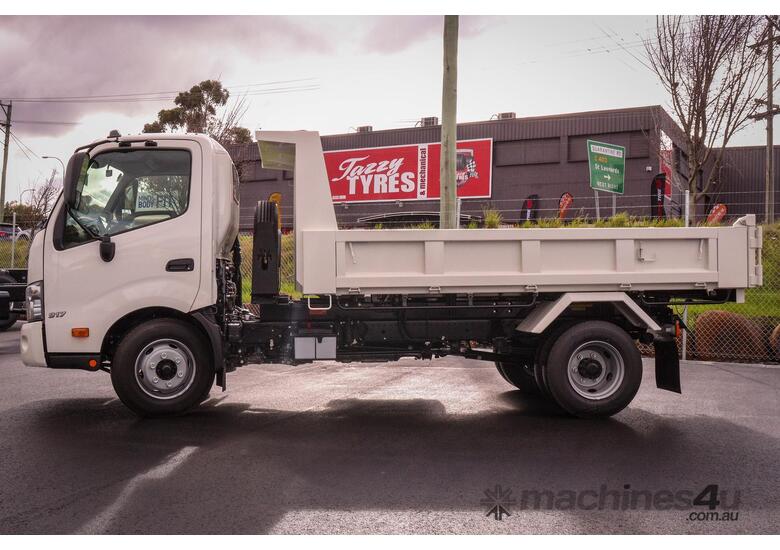 caption 2024 Hino 300 917 Tipper Pro Manual