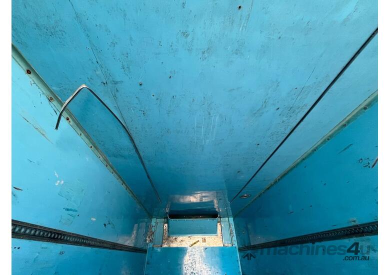 caption 1996 Maxicube Heavy Duty Tri Axle Tri Axle Roll Back Refrigerated Pantech A Trailer