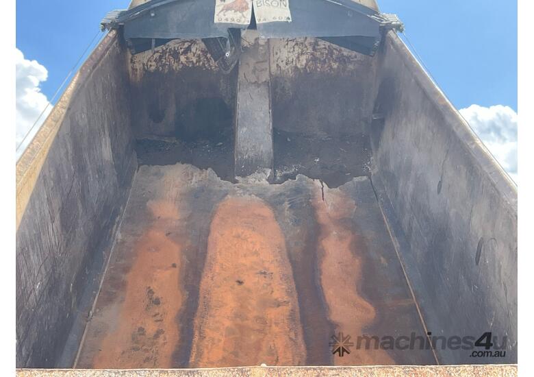 caption 2009 Freightliner Century Class FLX C120 Tipper