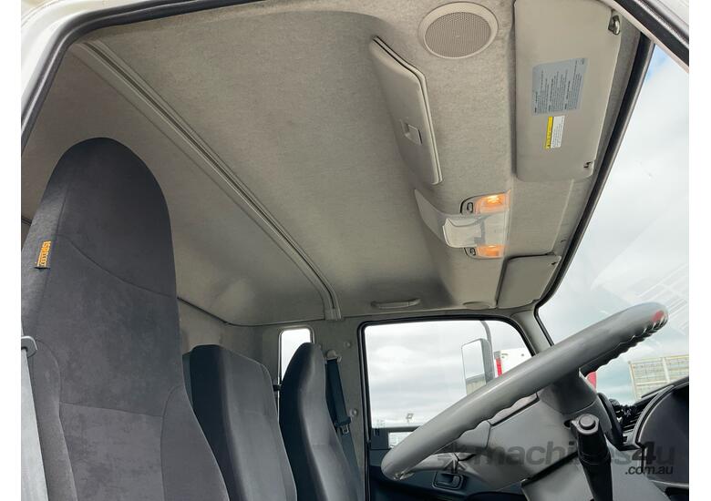caption 2018 Mitsubishi Fuso Fighter 1627 Curtainsider
