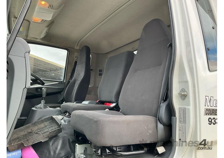 caption 2018 Mitsubishi Fuso Fighter 1627 Curtainsider