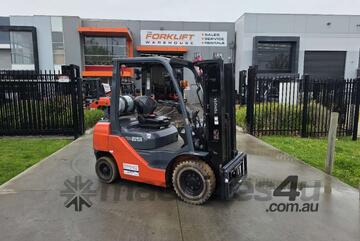 Toyota 2.5T Forklift Container Mast (Unit#: AU359) Toyota 2.5T Forklift Container Mast (Unit#: AU359)