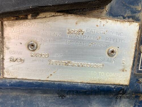 caption 1993 Freightliner FL112