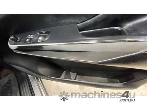 caption 2016 Nissan Navara 4x4 ST-X Extra Cab T/Diesel (Manual)