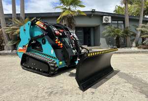 Boleo SV30H Mini Loader with Dozer Blade