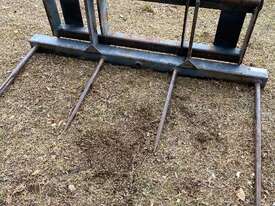 Challenge Hay Forks - picture0' - Click to enlarge