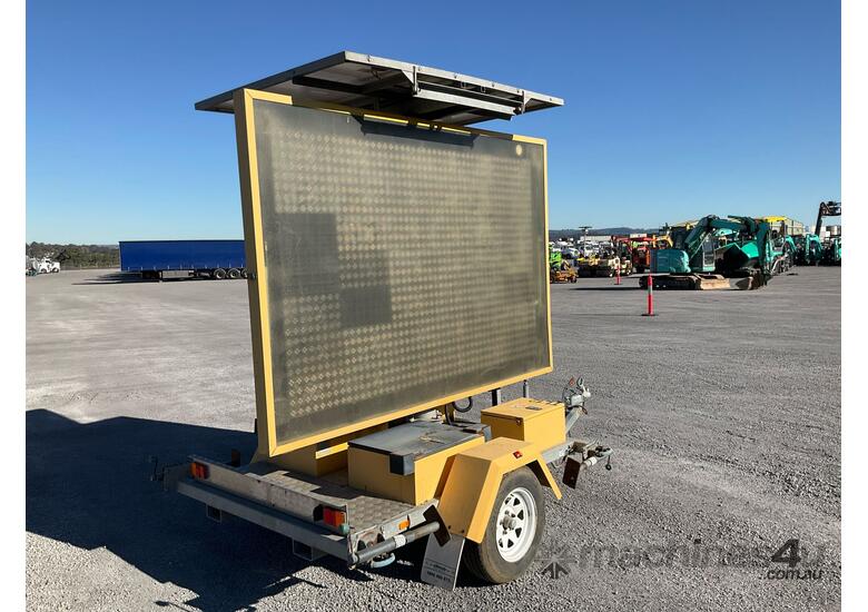 caption 2014 Safe Roads F1504001C VMS Board (Trailer Mounted)