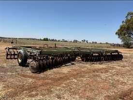 JOHN DEERE 331 Offset Disc  - picture0' - Click to enlarge