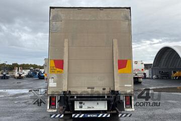 2013 Mitsubishi Fuso Fighter Pantech