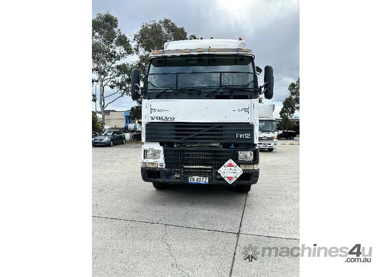 caption VOLVO FH12-460 PRIME-MOVER.