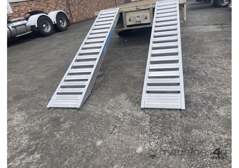 3m - 8Tonne  Heavy Duty Rubber Track Machinery Loading Ramps