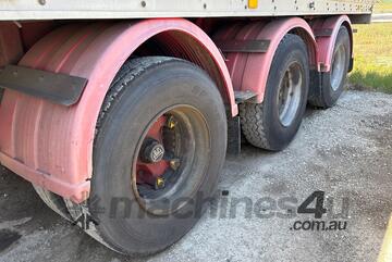 2003 Lucar 45FT TRI AXLE Tri Axle Refrigerated Pantech Trailer 2003 Lucar 45FT TRI AXLE Tri Axle Refrigerated Pantech Trailer