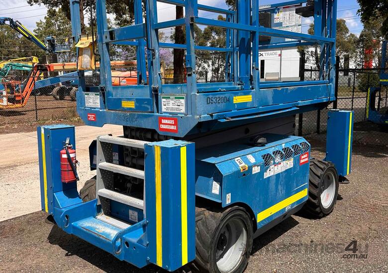 2012 Genie 32ft Rough Terrain Scissor Lift image 2