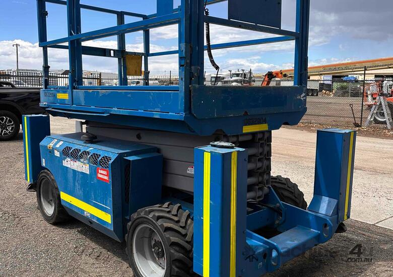 2012 Genie 32ft Rough Terrain Scissor Lift image 3