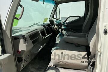 Hino 2010   300 616 Box Body