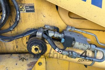 Komatsu   WB97R Backhoe