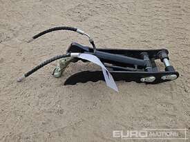 TPM Hydraulic Thumb 0.8-1.4T Mini Excavators,1 inch Pin Hole with Hydraulic Hoses  - picture0' - Click to enlarge