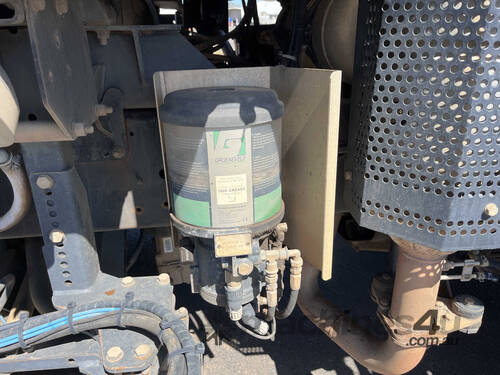 2016 Hino FG 500 1628 Sweeper