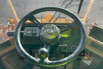 2000 Caterpillar 815F Soil Compactor