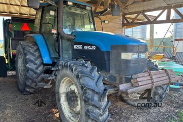 New Holland   8260