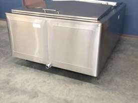 2,550lt Insulated Stainless Steel Tank - picture0' - Click to enlarge