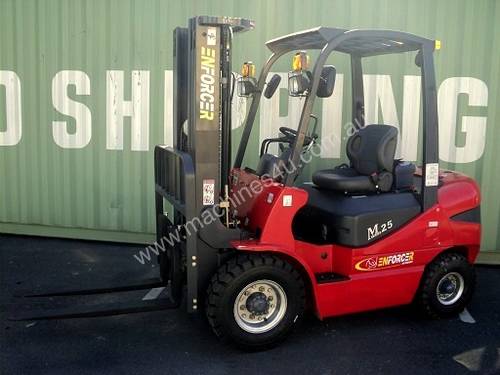 2.5T Diesel or LPG Forklift, 4.5m 3 stage mast, side shift, solid tyres. Rent to Own available