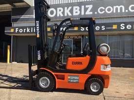 CLARK 2.0T SMALL WHEEL BASE USED FORKLIFT - picture0' - Click to enlarge