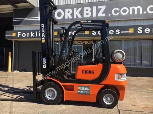 CLARK 2.0T SMALL WHEEL BASE USED FORKLIFT