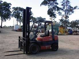 Forklift Toyota 3 tonne dual wheel - picture2' - Click to enlarge