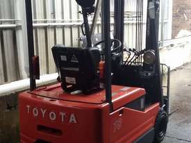 Toyota 1.8 Ton 3 Wheel Electric Forklift New Battery Container Mast  - picture0' - Click to enlarge