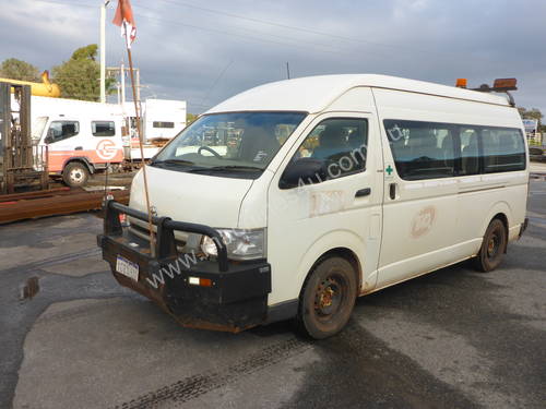 2005 Toyota Hiace 200 Series 12 Seater Commuter Bus - In Auction
