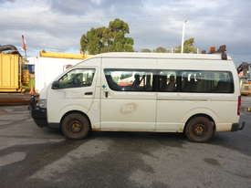 2005 Toyota Hiace 200 Series 12 Seater Commuter Bus - In Auction - picture0' - Click to enlarge