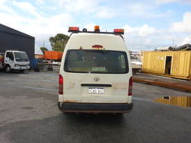 2005 Toyota Hiace 200 Series 12 Seater Commuter Bus - In Auction - picture2' - Click to enlarge