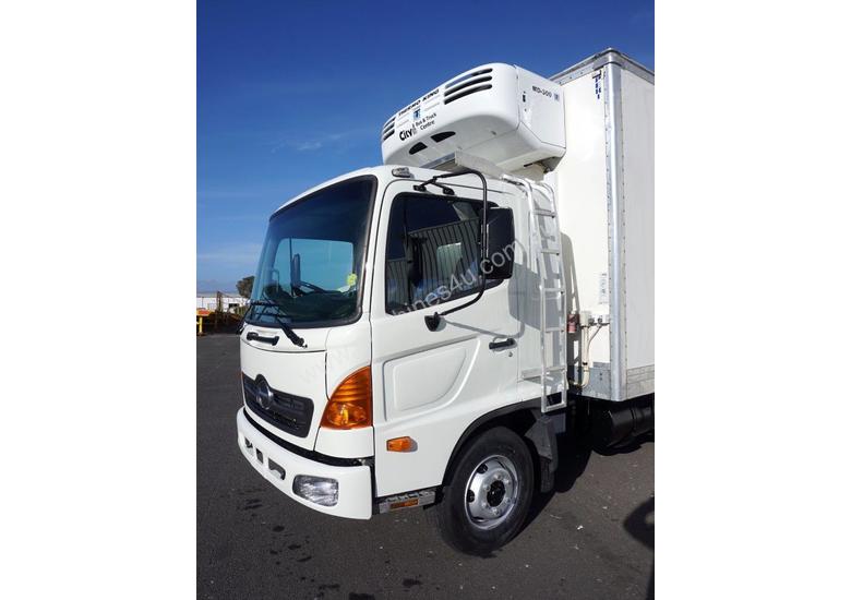 caption 2004 Hino FD - 6 Pallet Freezer Van