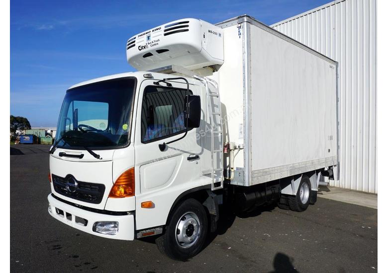 caption 2004 Hino FD - 6 Pallet Freezer Van