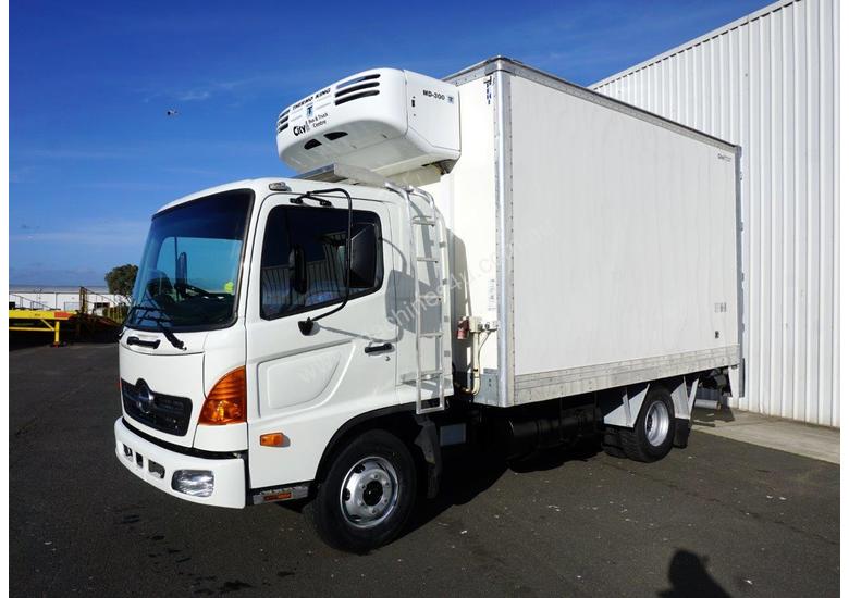 caption 2004 Hino FD - 6 Pallet Freezer Van