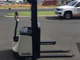 Crown Walk Behind Stacker  ST Model ( Bunbury Branch) - picture0' - Click to enlarge