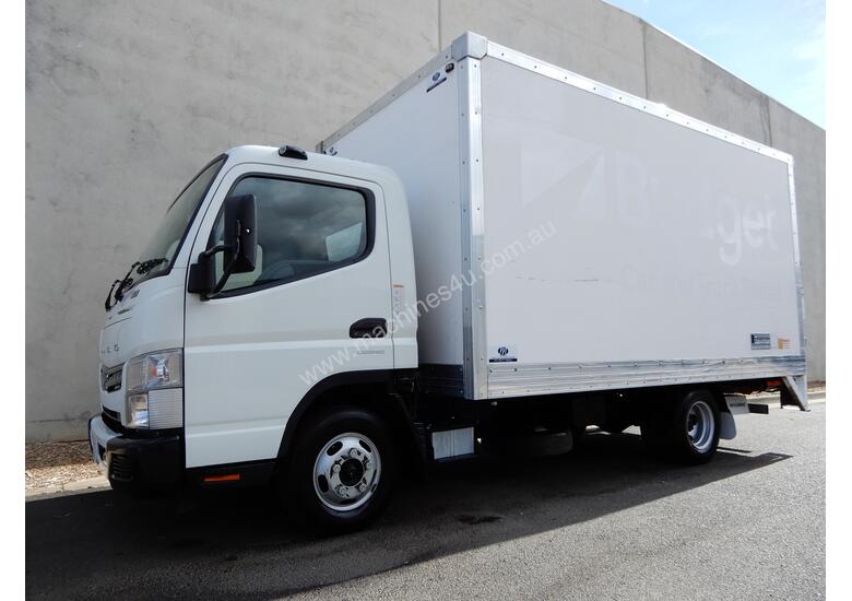 caption Fuso Canter 515 Pantech Truck