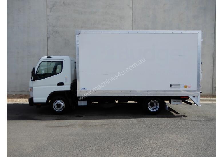 caption Fuso Canter 515 Pantech Truck