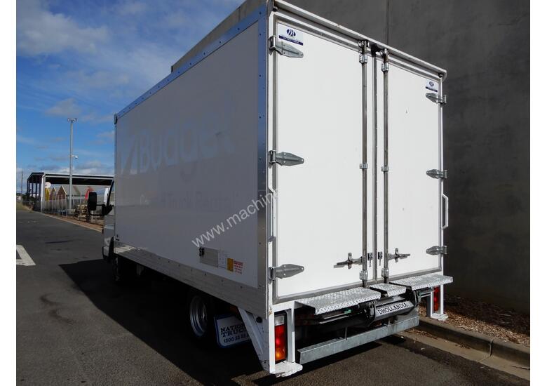 caption Fuso Canter 515 Pantech Truck